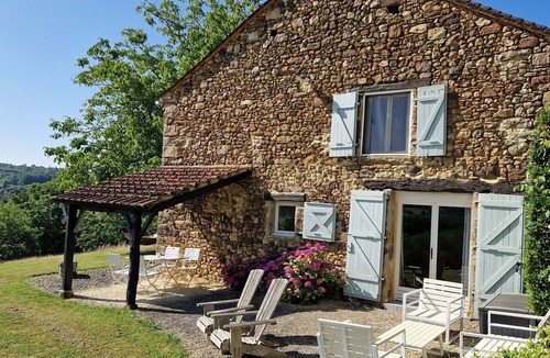 Grives Cottage | Peaceful countryside family friendly gite (6) & panoramic heated pool.