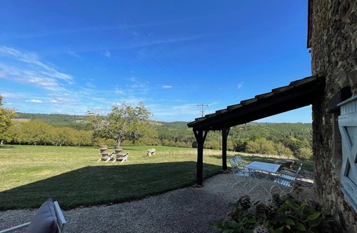 Grives Cottage | Peaceful countryside family friendly gite (6) & panoramic heated pool.
