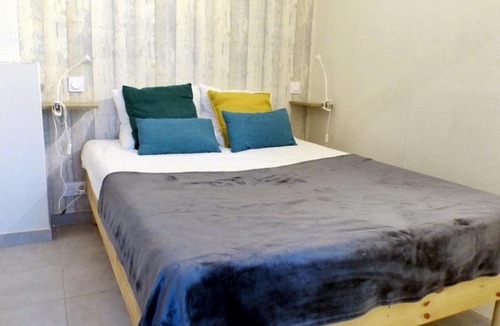 Le Brusc Apartment | Peaceful escape near the Port of Brusc