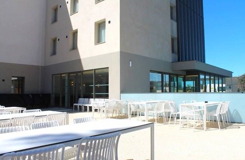 Signes Hotel | Peaceful Junior Suite Near Sainte-Baume Natural Park - 3.4 miles | Pet-Friendly