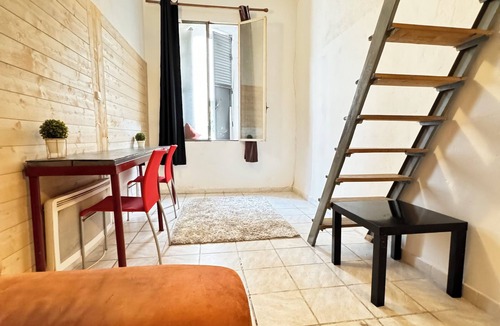 Notre-Dame du Mont Apartment | Peaceful Studio 35m² + Private Sunny Courtyard | Prime Location in Marseille 6th
