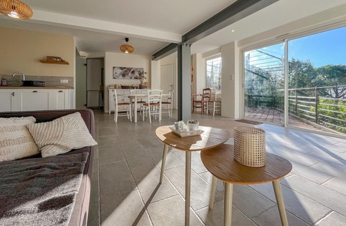 Saint-Andre-de-Roquepertuis House | Pet friendly home in Saint André de Roquepe