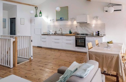 Blasimon Cottage | Petit Est Eco Cottage in large private garden near Saint-Émilion