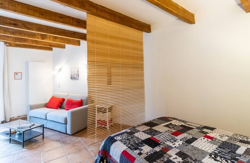 Auriac-du-Perigord Bed & Breakfast | Poppy Room with Shared Terrace and Garden