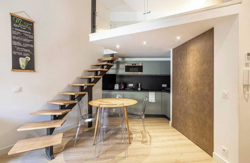 Old Town Apartment | POSITIONED ON THE ICONIC PLACE GARIBALDI,IN THE MOST VIBRANT &HISTORIC SQUARES