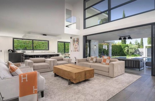 Biot House | Prestige Getaway in Biot: Stylish Design and a Heated Private Pool