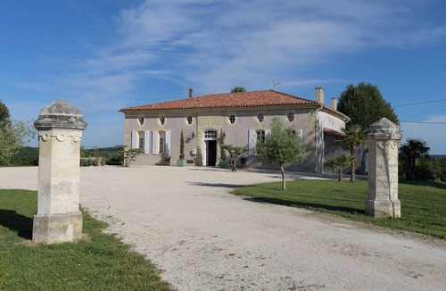 Baigneaux House | Prestigious 18th Century Master House With Swimming po Surrounded by the Vignard