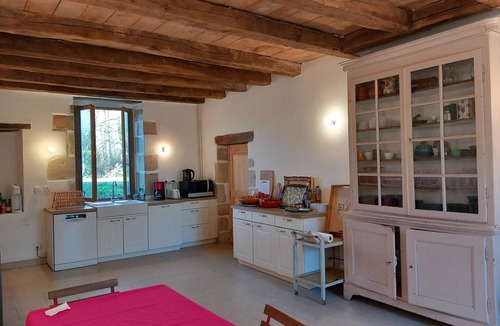 Saint-Benin-d'Azy House | Pretty farmhouse on the edge of a village