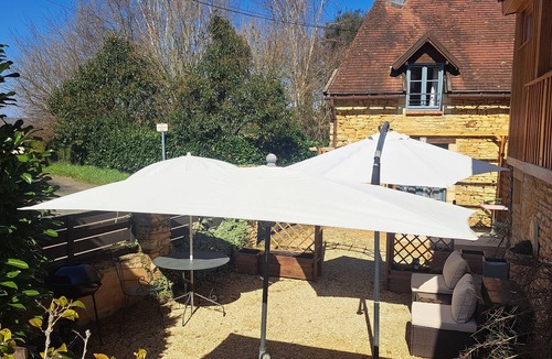 Saint-Aubin-de-Nabirat Cottage | Pretty end terrace cottage with en-suite facilities and its own private garden.