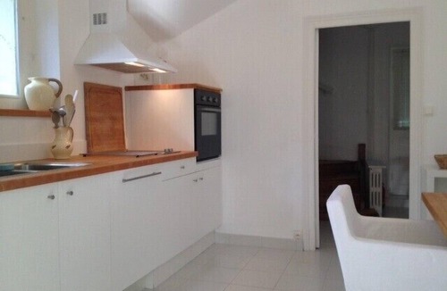 Dijon House | Pretty lodging between town & countryside in park in Dijon, on side of vineyards