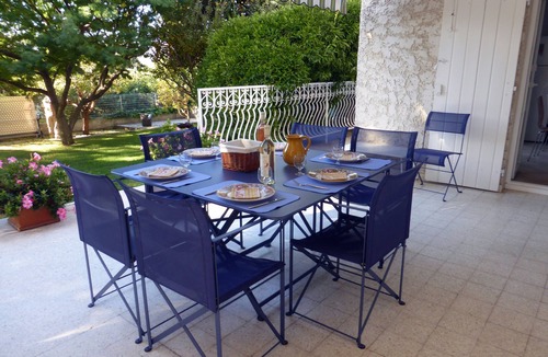 La Ciotat Apartment | Private pool & south-facing garden, absolute calm, close to the sea.