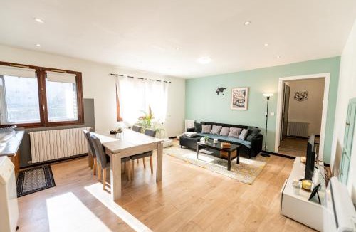 Plaine Centre Ville Apartment | Proche A7 et Lyon Clim Netflix Logement 8 personnes