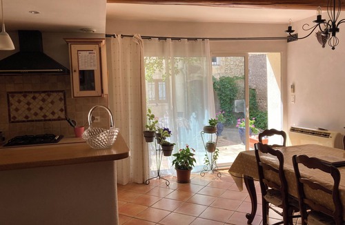Boulbon House | Proche de Toutes Commodités. Idéalement Situé, Près Davignon, Arles et Nimes