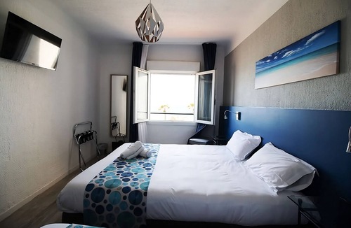 Six-Fours-les-Plages Hotel | Provençal Beach Retreat Near Sanary's Old Town