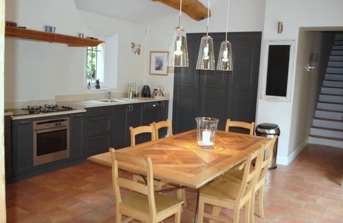 Aix-en-Provence House | Provencal farmhouse from the 19th century with swimming pool, charming house
