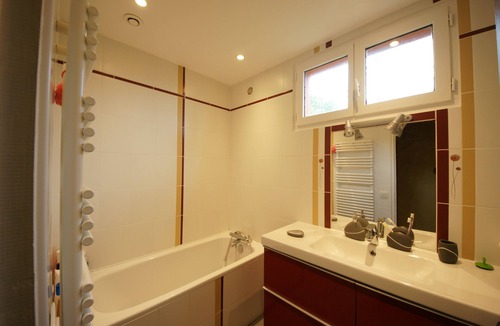 Le Bar-sur-Loup Villa | Quiet 6-person family home with swimming pool