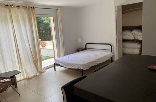 La Colle-sur-Loup Apartment | Quiet studio, large plot, terrace, 10 minutes from the sea.