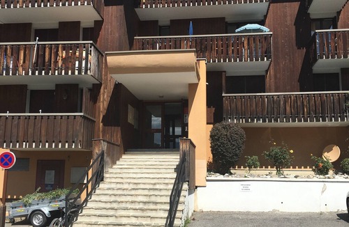 Allos Apartment | Quiet studio near the center of Allos, close to the famous lake, the Verdon and skiing.