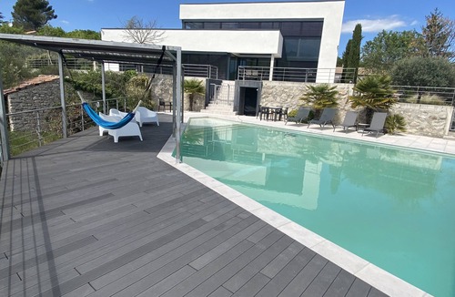 Reillanne House | Reillanne architect-designed house for 10 people with magnificent view and swimming pool.