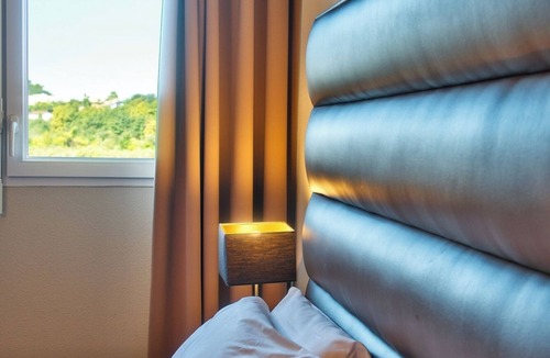 Lahonce Hotel | Relaxing French Escape | 5.4 Miles to Natural History Museum Exhibits
