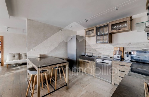 Meribel Centre Apartment | Renovated 6-room apartment for 10, central Méribel, near slopes, with Wifi