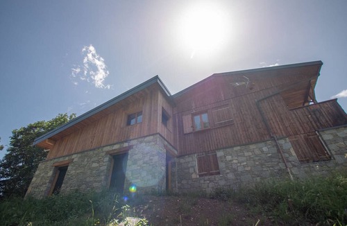 Valmorel Ski Chalet | Renovated 7-room chalet in Valmorel, 15 people, parking, terrace