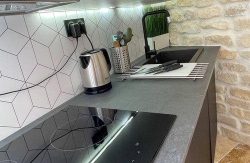 Antibes Old Town Condo | Renovated apartment for 3 in the heart of old Antibes