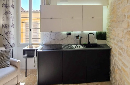 Antibes Old Town Condo | Renovated apartment for 3 in the heart of old Antibes