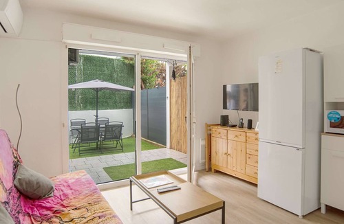 Hendaye Apartment | Renovated apartment in Hendaye with air conditioning and parking