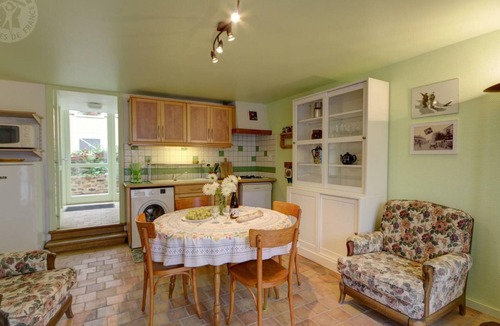 Montagny Cottage | Renovated cottage in Montagny, terrace, parking