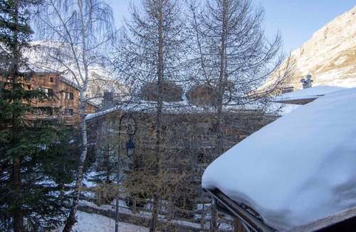 Val-d'Isere Apartment | Renovated Duplex Apartment for 4 with Parking, WiFi, and Pet-Friendly in Val-d'Isère