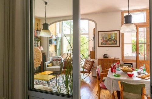 Nansouty-Saint-Genes House | Renovated Furnished Townhouse With 2 Bedrooms & A Splendid Terrace