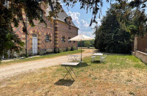 Trevol Cottage | Renovated gîte at Château d'Avrilly, 3 bedrooms, pets allowed, wifi in Trévol