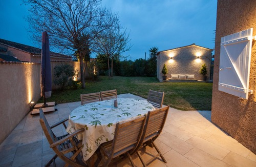 Miramar House | Renovated house quiet with garden 400 m from the beach facing the Golden Islands