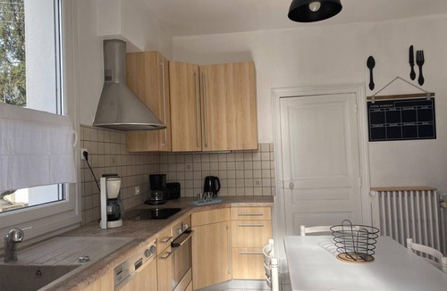 Moulins Cottage | Renovated house in Moulins with garden and veranda