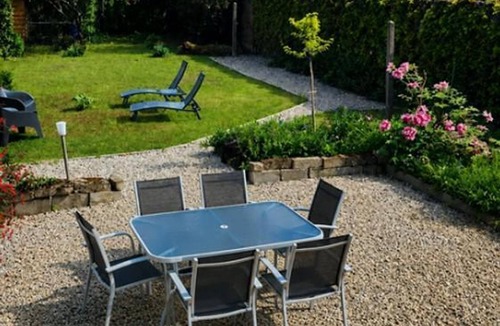 Moulins Cottage | Renovated house in Moulins with garden and veranda