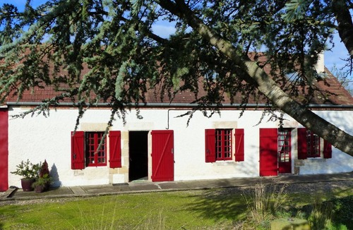 Franchesse Cottage | Renovated house with enclosed garden and pets allowed