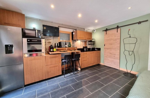 Tartaras Apartment | Renovated studio in a tranquil setting - 2 guests
