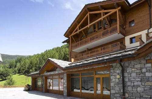 Sainte-Foy-Tarentaise Apartment | Residence Club MMV L'Etoile des Cimes* - 3 rooms for 6 people Comfort +
