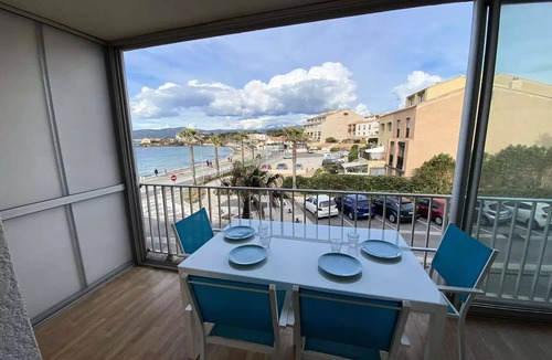 Le Brusc Apartment | Residence Suzy Plage - Beautiful apartment with sea view, beaches, shops and restaurants on foot