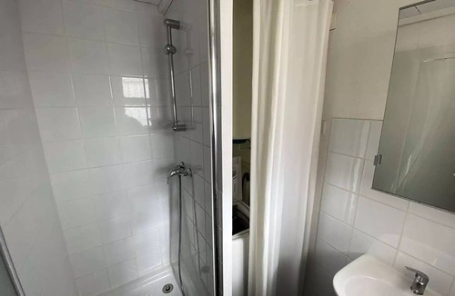 Le Brusc Apartment | Residence Suzy Plage - Beautiful apartment with sea view, beaches, shops and restaurants on foot