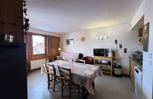 Saint-Jean-d'Arves Apartment | Residence La Fontaine Du Roi - 5 Rooms for 10 People