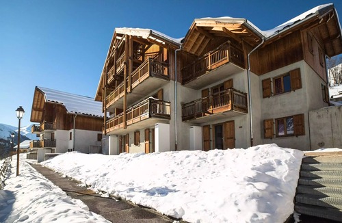 Albiez-le-Vieux Apartment | Residence Les Chalets du Hameau des Aiguilles - 3 rooms 8/10 people Mountain Corner