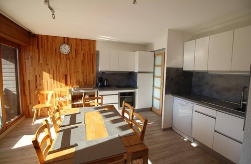 Auris Apartment | Resort center, 4th floor, view mountain, balcony, tv, 80m², Auris en Oisans