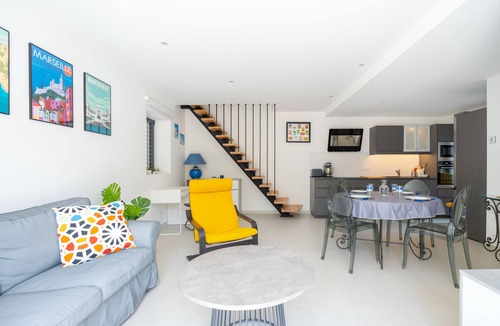 8th Arrondissement House | Restyled house opposite the marina and 3 minutes from the beach