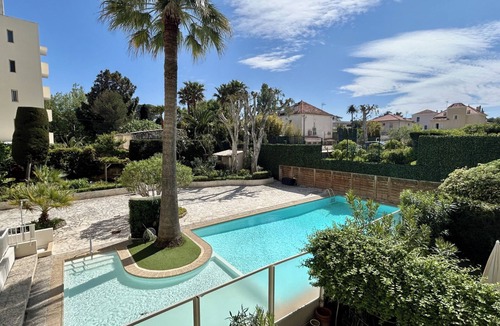 Cap-d'Antibes Apartment | Riviera at its Best: Elegant and Exceptional 5-Star-Rated 1BR w/Beachfront+Pool