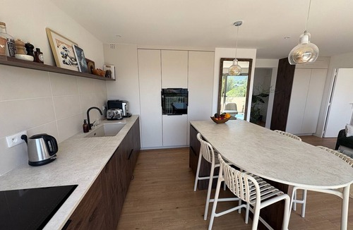 8th Arrondissement Apartment | Rooftop with Views of the Sea and the Calanques · Panoramic Terrace · Beaches 100 m Away · Marseille