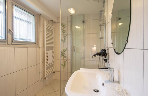 Saint-Benoit-sur-Loire Bed & Breakfast | Room Châteauneuf: Rustic Charm with Private Terrace and Wifi in Saint-Benoît-sur-Loire
