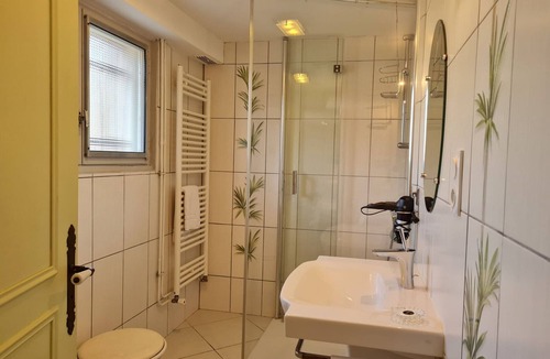 Saint-Benoit-sur-Loire Bed & Breakfast | Room Châteauneuf: Rustic Charm with Private Terrace and Wifi in Saint-Benoît-sur-Loire