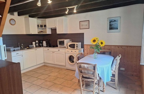 Chenerailles - Auzances - Bellegarde et Haut Pays Marchois Cottage | Rural cottage for 4 people on an organic farm with enclosed garden